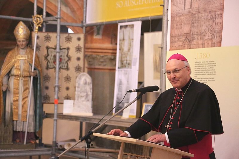 Bischof Voderholzer am Rednerpult Bischof Voderholzer am Rednerpult
