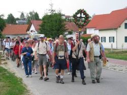 Regensburger Diözesanfußwallfahrt nach Altötting Regensburger Diözesanfußwallfahrt nach Altötting